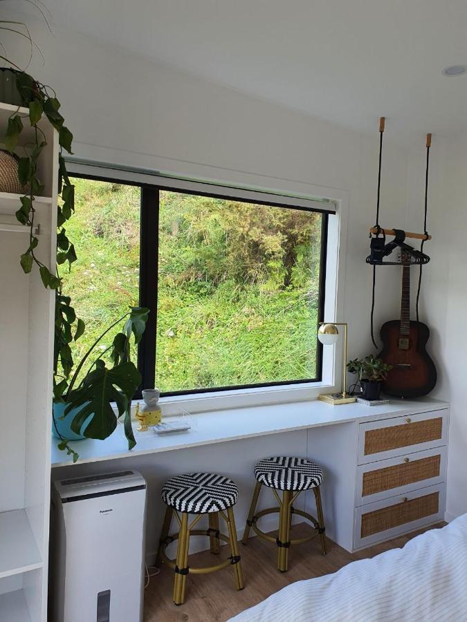 Tiny House With Greenhouse Dining Лоуэр-Хатт Экстерьер фото